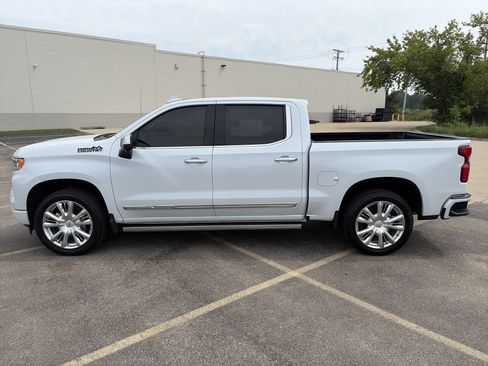 Used 2026 Chevrolet Silverado 1500 High Country w/ High Country Premium Package AWD/4WD image 3