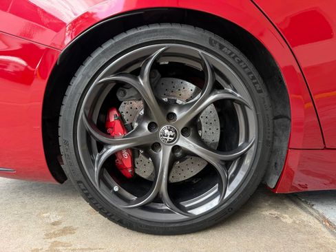 Used 2017 Alfa Romeo Giulia Quadrifoglio RWD image 21