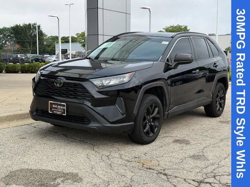 Used 2020 Toyota RAV4 LE FWD image 7