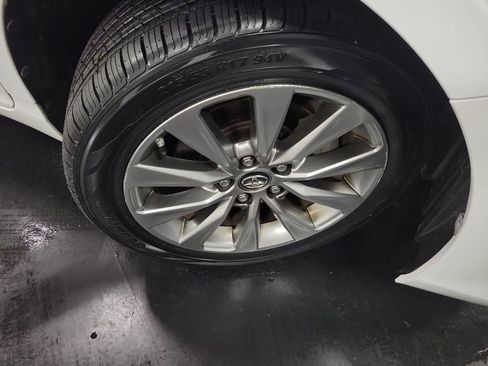 Used 2017 Toyota Camry XLE FWD image 10