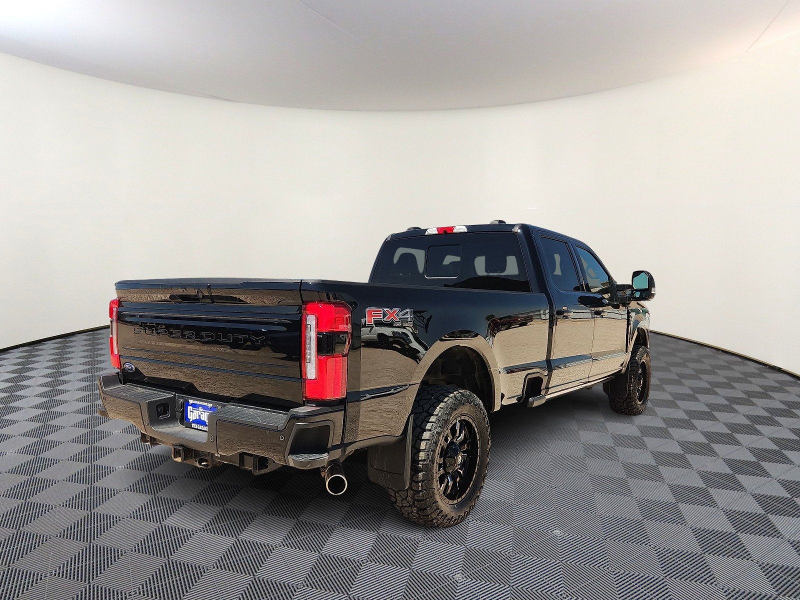 Used 2025 Ford F250 Platinum w/ FX4 Off-Road Package AWD/4WD image 4