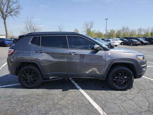 Used 2017 Jeep Compass Trailhawk w/ Leather Interior Group AWD/4WD image 16