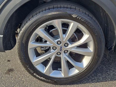Used 2022 Ford Explorer Platinum w/ Equipment Group 601A AWD/4WD image 7
