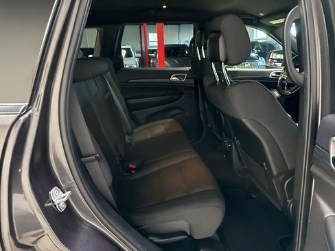 Used 2019 Jeep Grand Cherokee Laredo AWD/4WD image 26