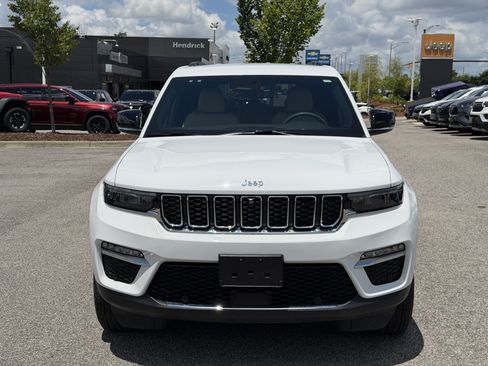 Used 2023 Jeep Grand Cherokee Limited w/ Luxury Tech Group II AWD/4WD image 3