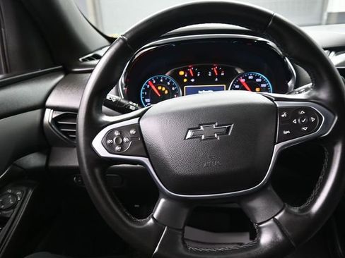 Used 2023 Chevrolet Traverse LT image 8