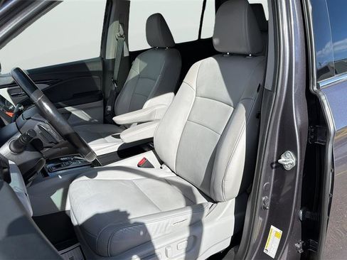 Used 2019 Honda Pilot Touring image 12