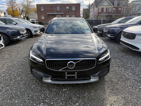 Used 2018 Volvo V90 T5 Cross Country w/ Convenience Package image 2