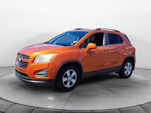 Used 2016 Chevrolet Trax LT w/ LT Sun and Sound Package FWD image 3