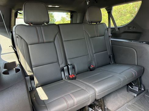 Used 2022 Chevrolet Suburban RST w/ Luxury Package AWD/4WD image 32