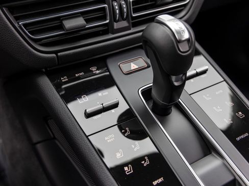 Certified 2026 Porsche Macan AWD/4WD image 45