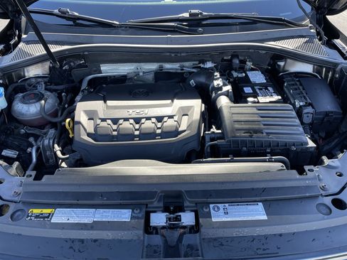 Used 2018 Volkswagen Tiguan SE w/ Panoramic Sunroof Package image 26