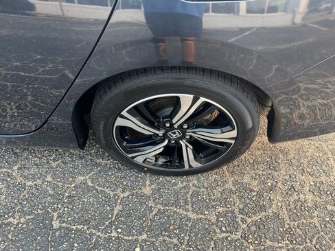 Used 2018 Honda Civic Touring image 41