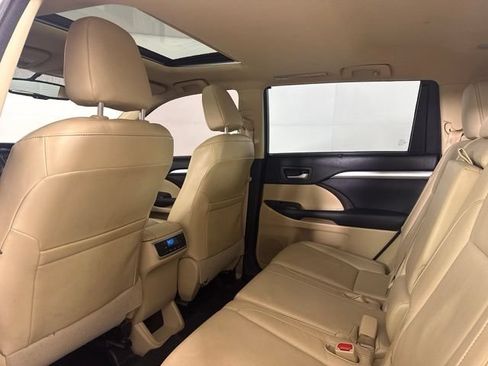 Used 2015 Toyota Highlander XLE AWD/4WD image 30