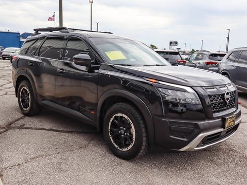 Used 2025 Nissan Pathfinder Rock Creek AWD/4WD image 3