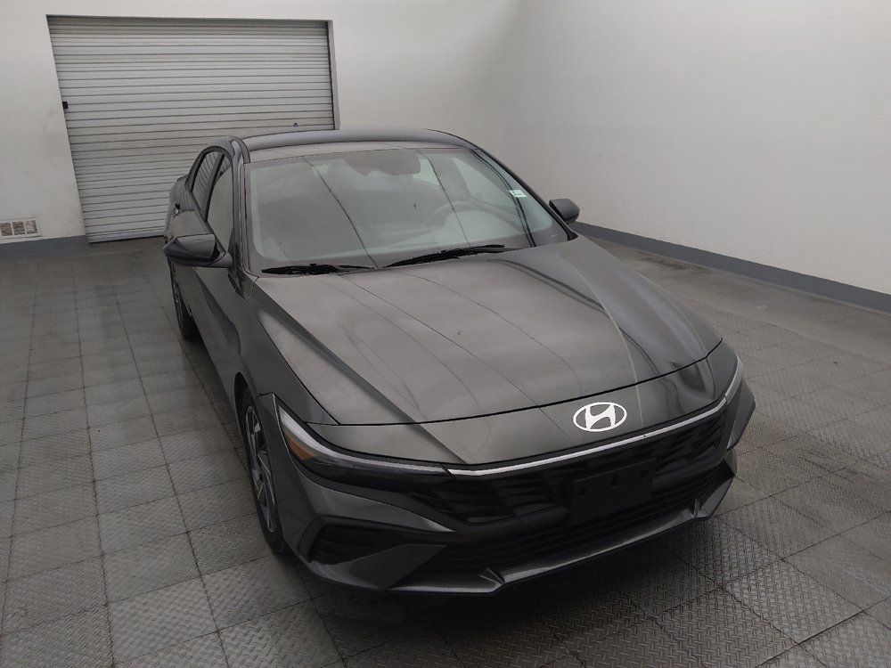Used 2025 Hyundai Elantra Sport FWD image 14