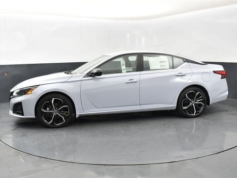 New 2025 Nissan Altima 2.5 SR image 4