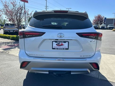New 2026 Toyota Highlander Platinum AWD/4WD image 4
