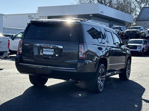 Used 2020 GMC Yukon XL Denali w/ Denali Premium Package image 3