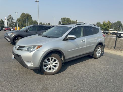 Used 2015 Toyota RAV4 Limited w/ Technology Package AWD/4WD image 3