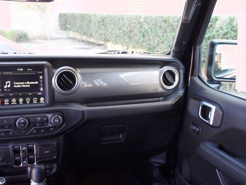 Used 2021 Jeep Wrangler Unlimited Sahara AWD/4WD image 17