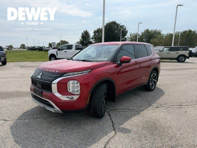 Used 2023 Mitsubishi Outlander SE Black Edition AWD/4WD image 3