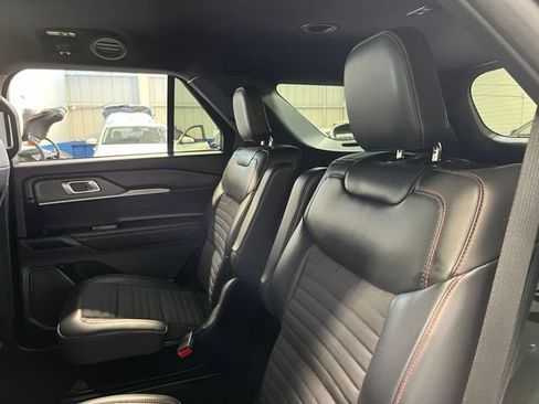 Used 2025 Ford Explorer ST-Line AWD/4WD image 18