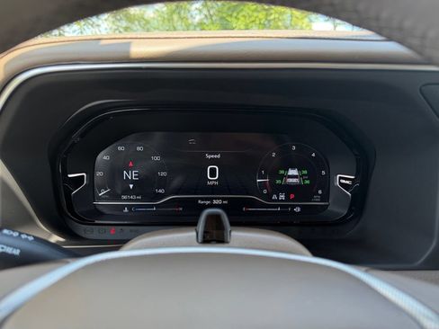 Used 2024 GMC Yukon XL Denali w/ Advanced Technology Package AWD/4WD image 16
