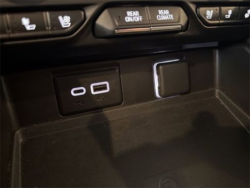 Certified 2024 Chevrolet Suburban High Country image 32