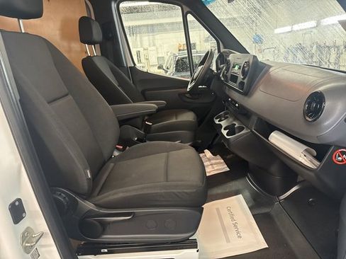 Used 2021 Mercedes-Benz Sprinter 2500 image 21