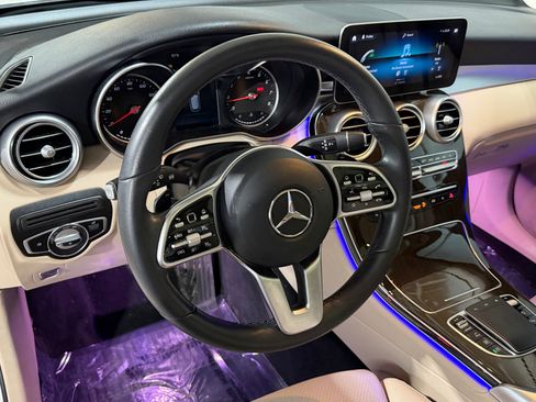 Used 2021 Mercedes-Benz GLC 300 4MATIC image 4