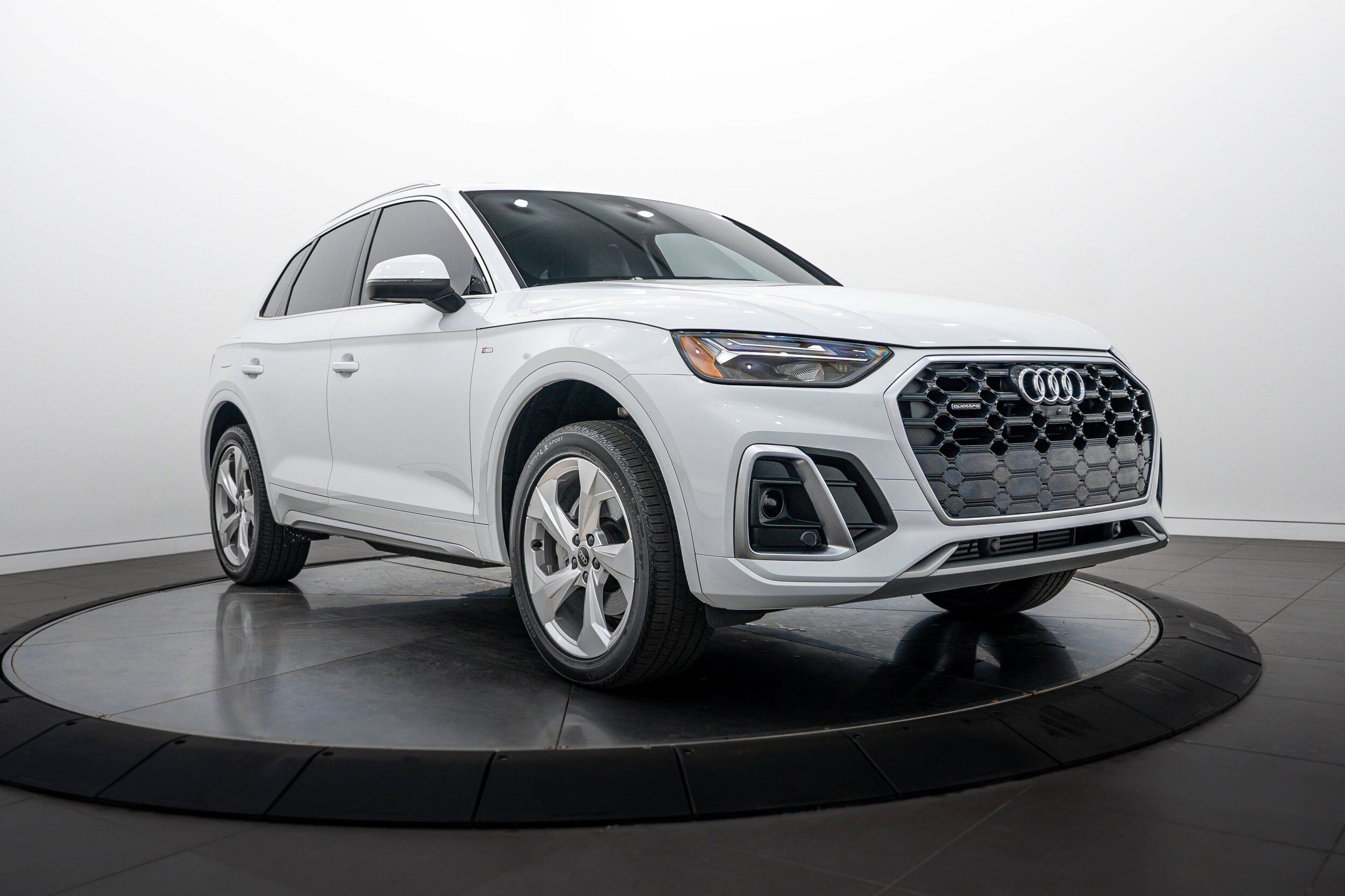 Certified 2023 Audi Q5 2.0T Premium Plus AWD/4WD image 1