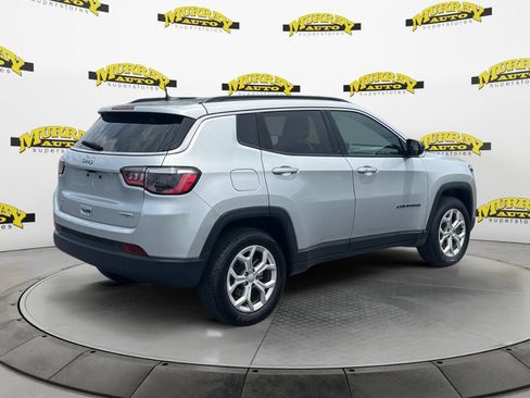 Used 2024 Jeep Compass Latitude AWD/4WD image 7