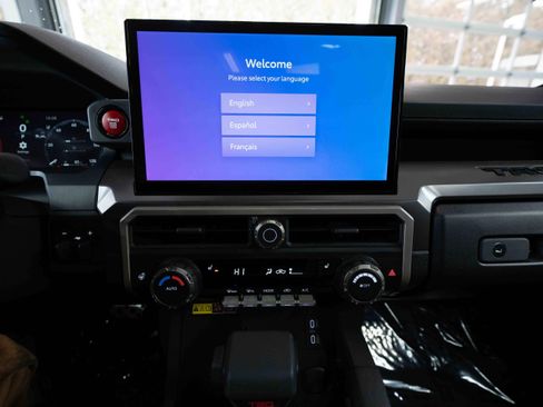 Used 2024 Toyota Tacoma TRD Sport w/ TRD Sport Upgrade Package image 17