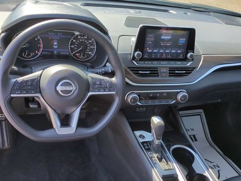 Used 2024 Nissan Altima 2.5 SV FWD image 16