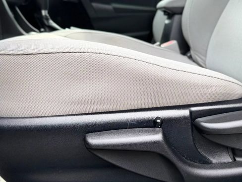 Used 2015 Toyota Corolla LE FWD image 23