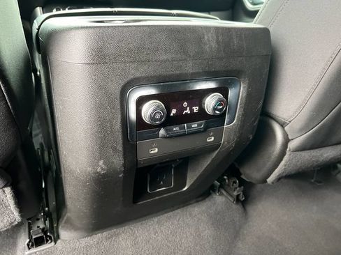 Used 2023 GMC Yukon SLE RWD image 24