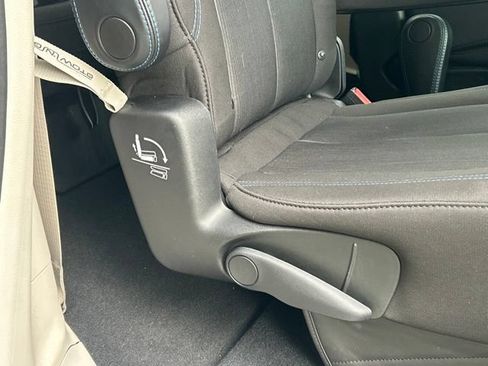 Used 2021 Chrysler Pacifica Touring FWD image 39