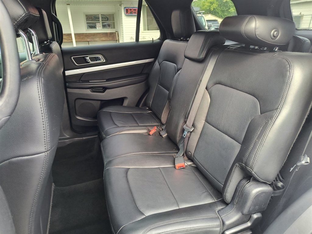 Used 2016 Ford Explorer XLT w/ Equipment Group 202A FWD image 29