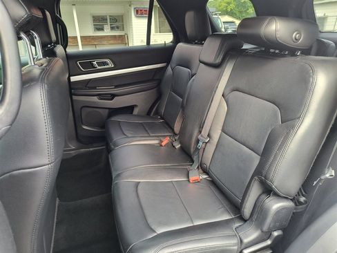 Used 2016 Ford Explorer XLT w/ Equipment Group 202A FWD image 29