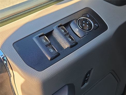 Used 2015 Ford F150 XLT image 14