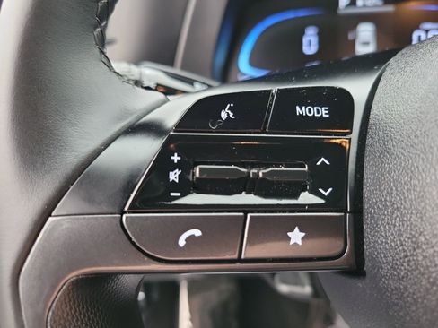 Certified 2025 Hyundai Elantra Sport image 7