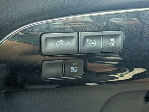 Used 2022 Toyota Prius FWD image 26