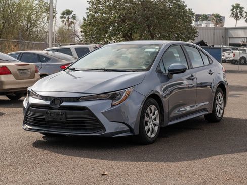 Used 2023 Toyota Corolla LE image 3