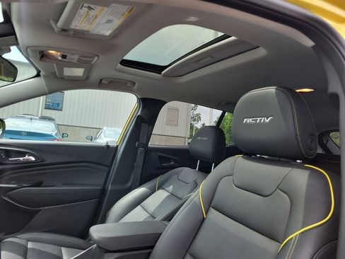 Used 2024 Chevrolet Trax ACTIV w/ Sunroof Package FWD image 36