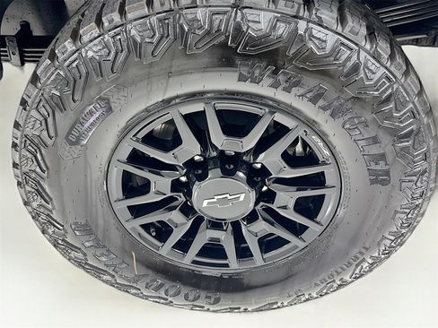 Used 2026 Chevrolet Silverado 2500 ZR2 image 34