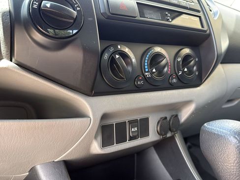 Used 2012 Toyota Tacoma 4x4 Regular Cab image 12