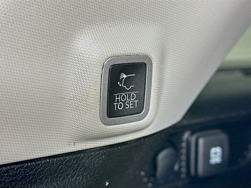 Used 2023 Jeep Grand Cherokee Limited image 31