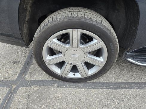 Used 2020 Cadillac Escalade Luxury image 12