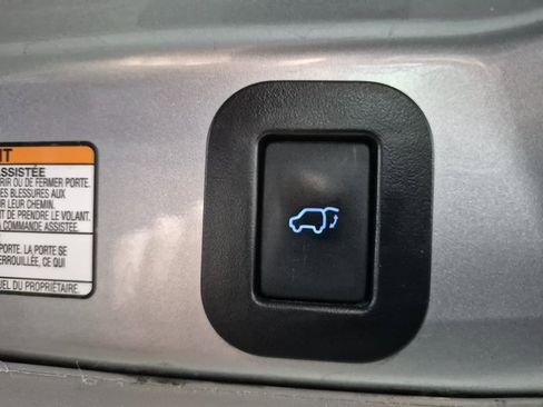 Used 2017 Toyota Sienna XLE image 9